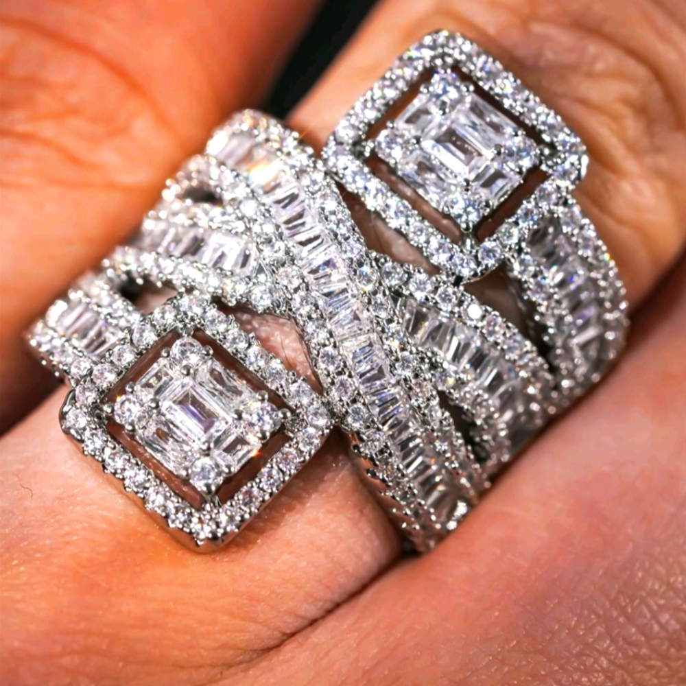Elegant Silver Abstract Diamond Ring